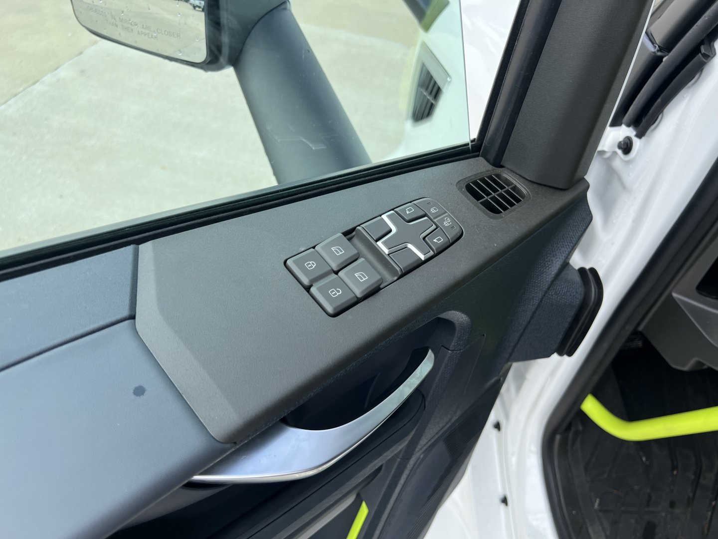2025 Volvo VNL64T860