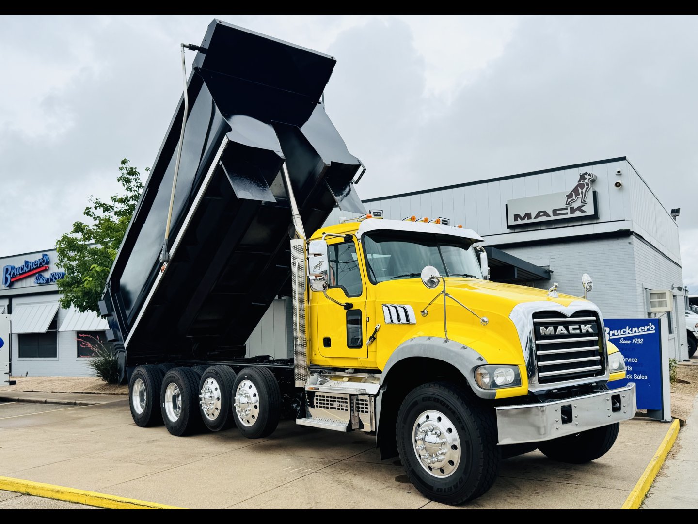 2019 Mack GRANITE