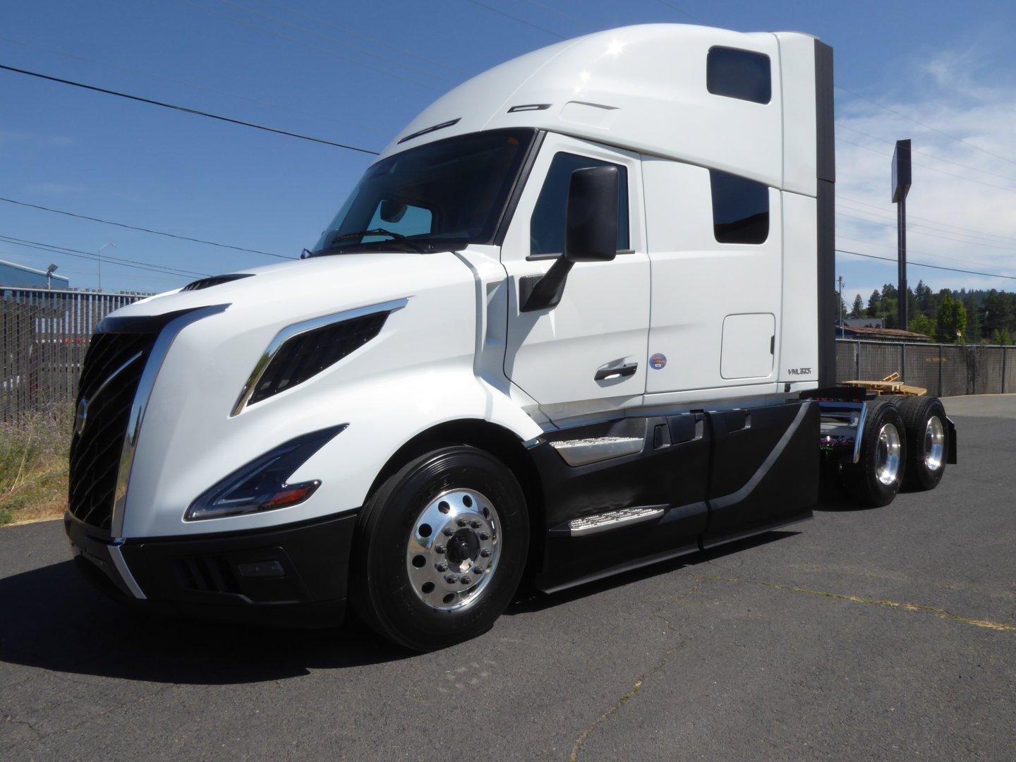 2025 Volvo VNL64T660