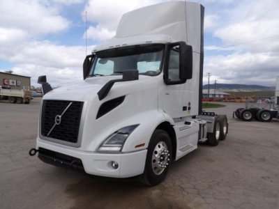 2025 Volvo VNR64T300