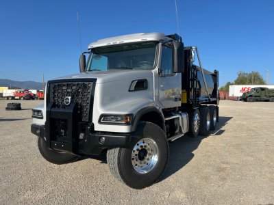 2025 Volvo VHD84F300