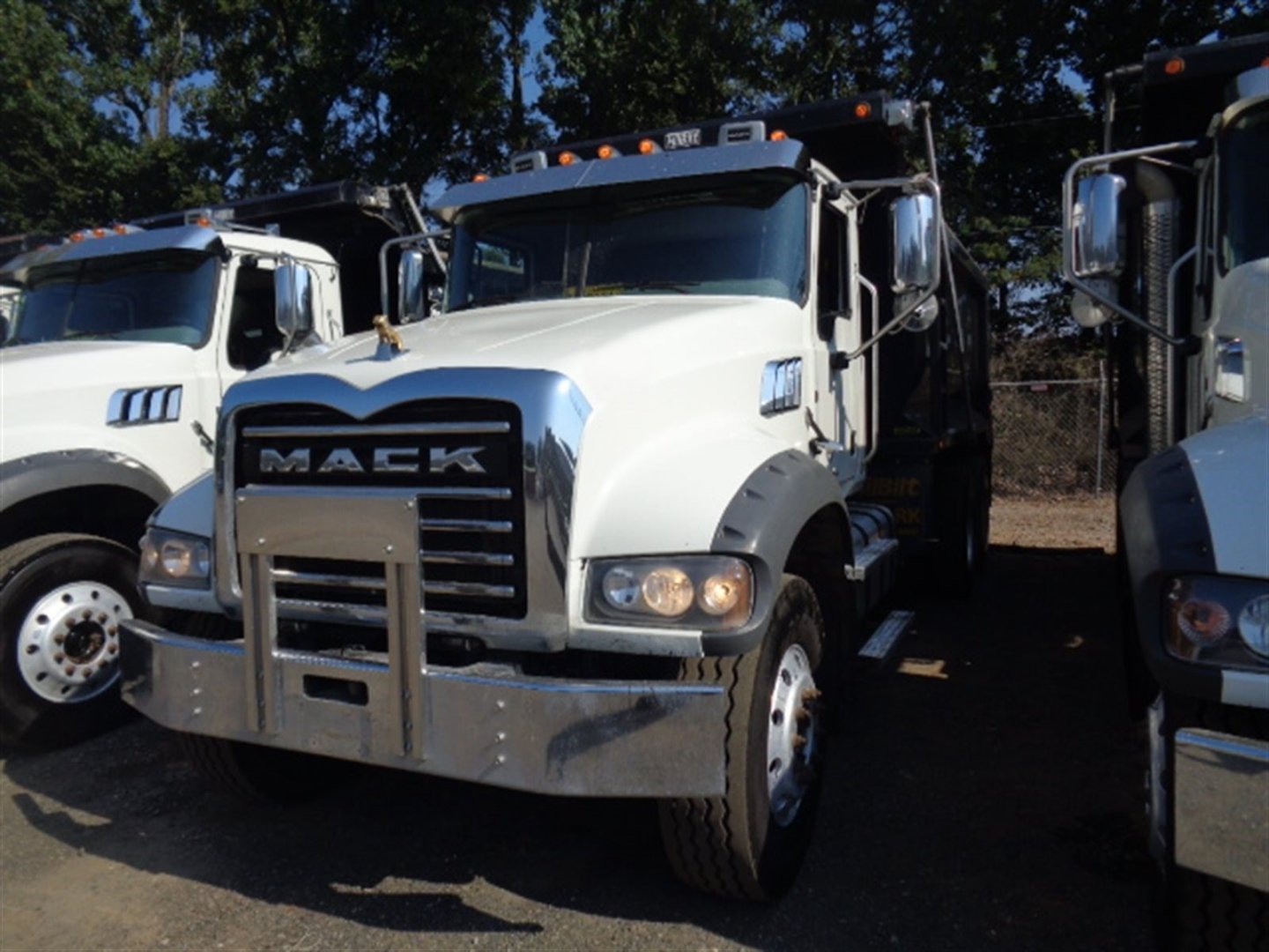 2022 Mack GR64F