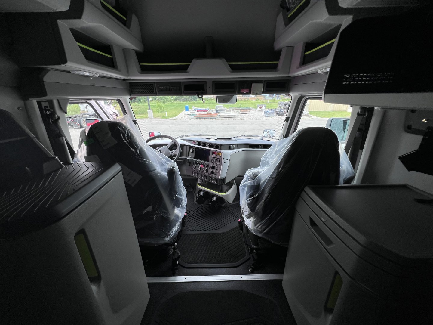 2026 Volvo VNL64T860