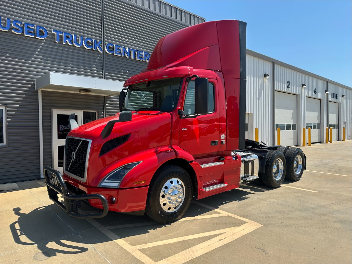 2025 Volvo VNR