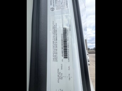2025 Volvo VNL64T300
