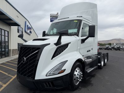 2025 Volvo VNL64T300