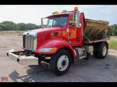 2009 Peterbilt 340 4x2 Flatbed with Spreader