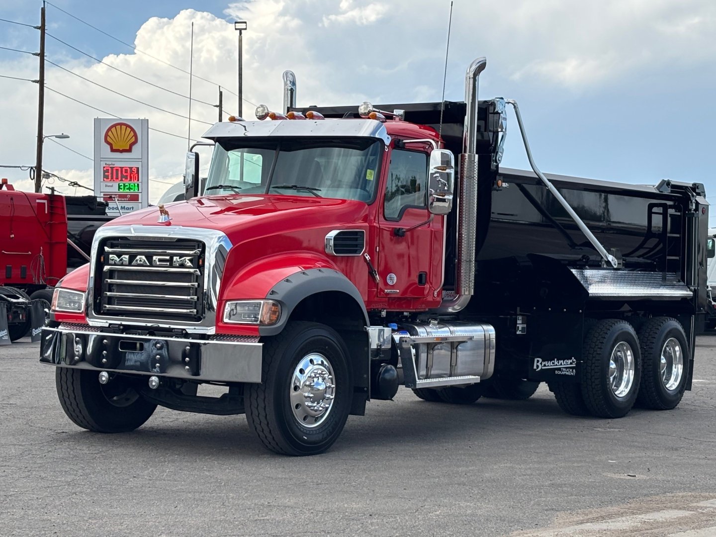 2026 Mack GR64F