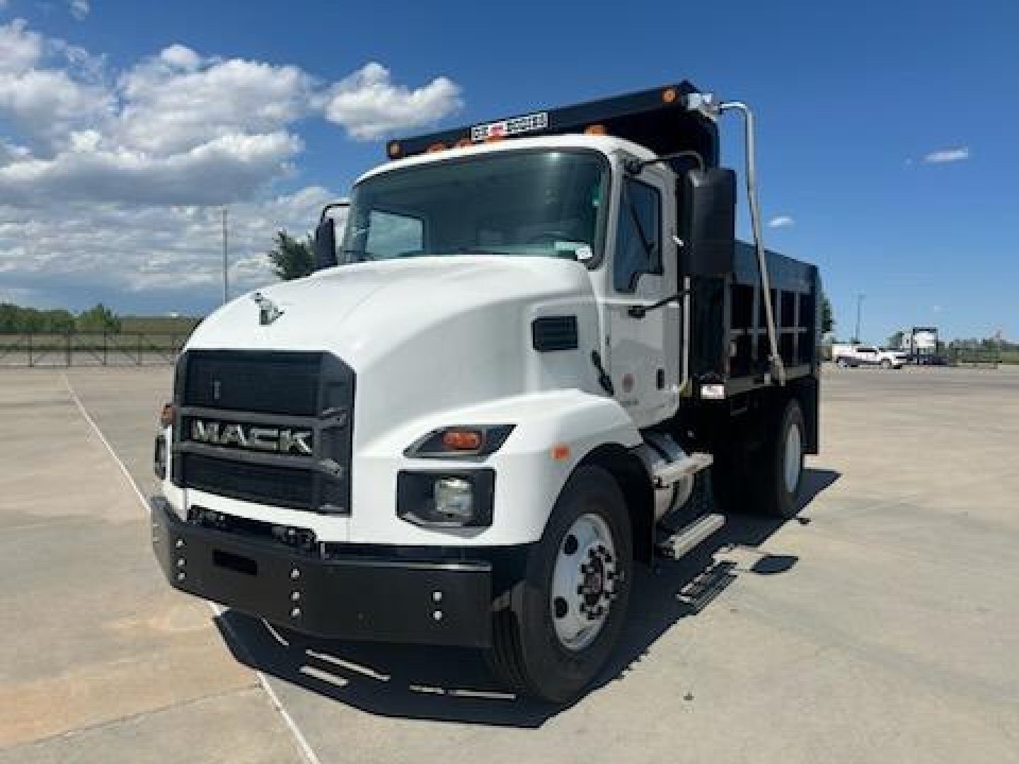 2025 Mack MD74