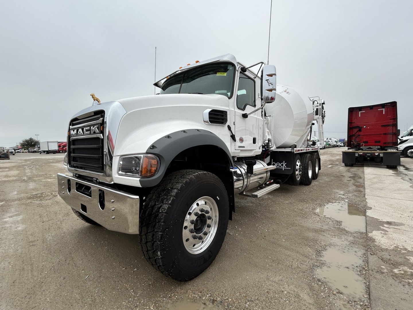 2025 Mack GR84F