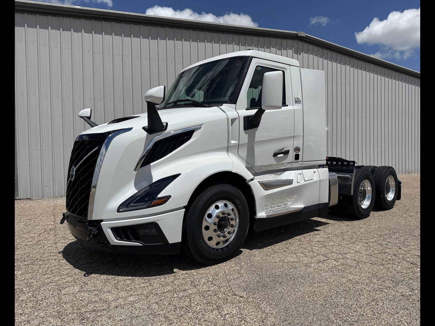2026 Volvo VNL64T300
