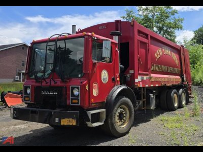 2005 Mack MR