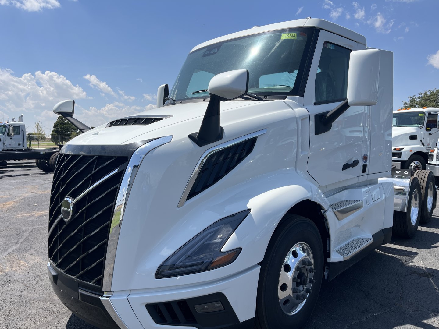 2026 Volvo VNL64T300