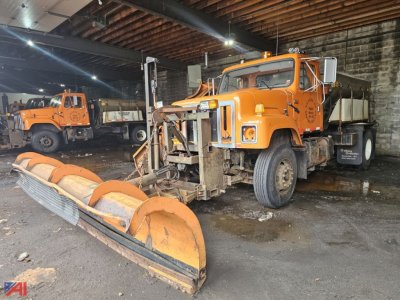 2002 International 2574 with Plow and Sander