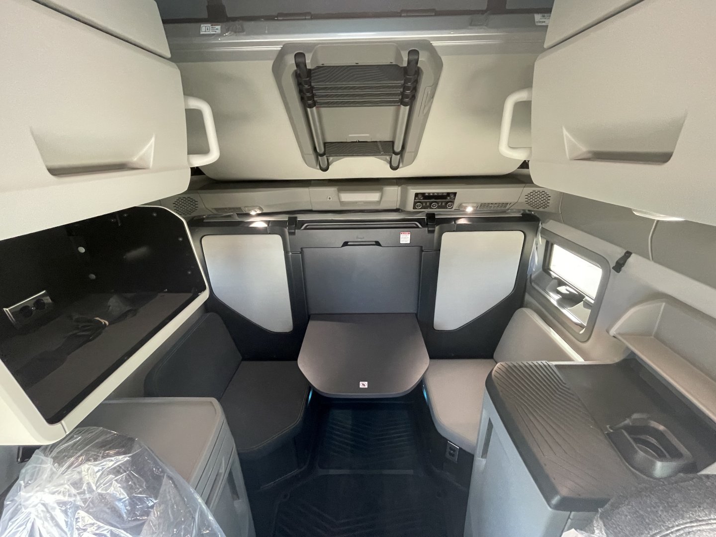 2026 Volvo VNL64T860