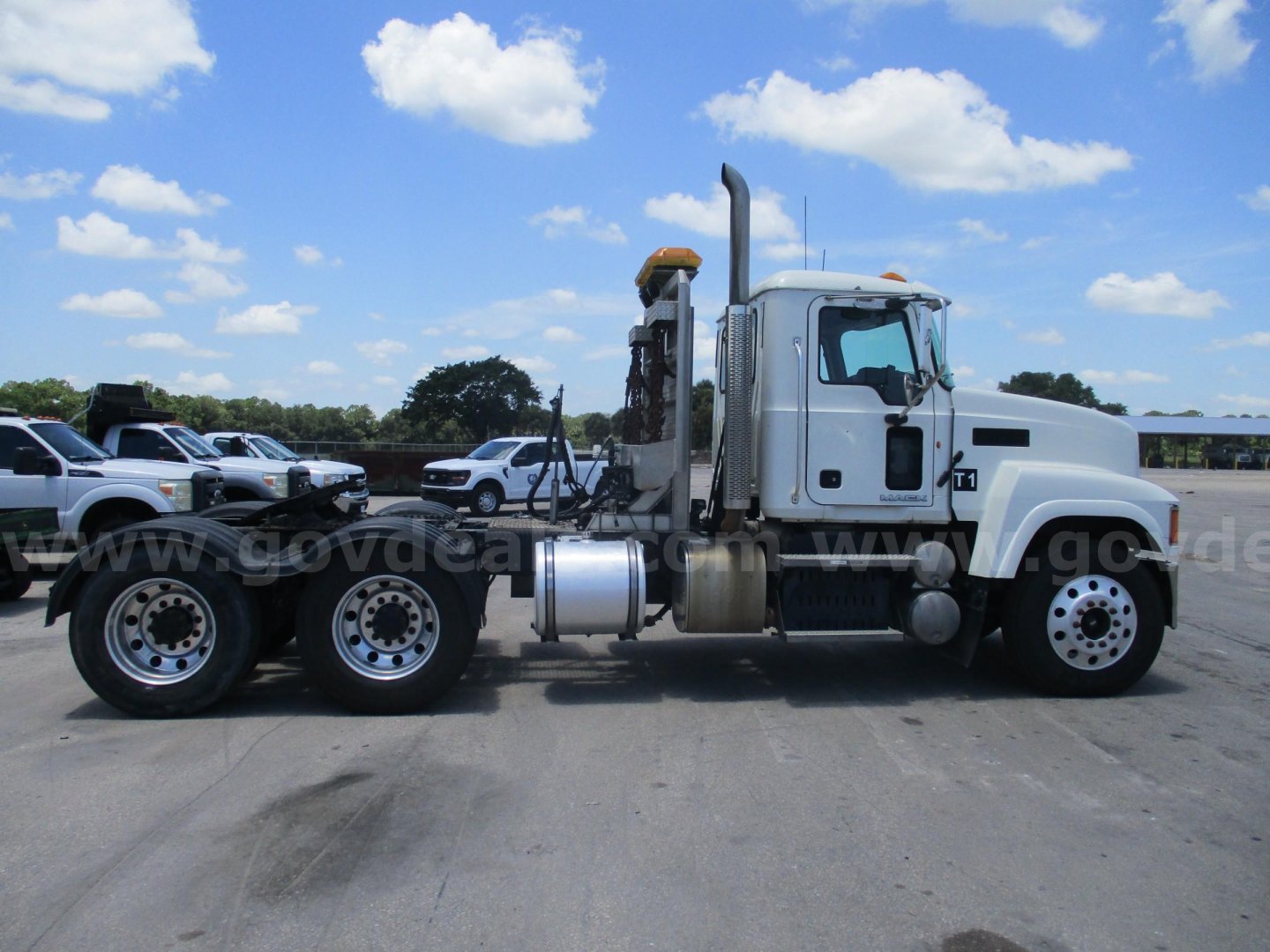 2011 Mack CHU613