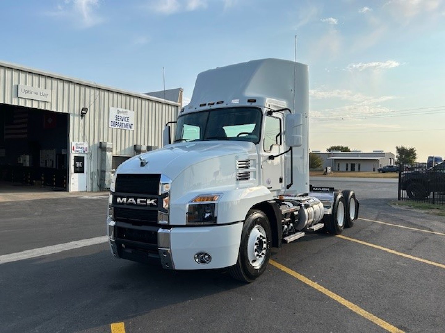 2025 Mack AN64T