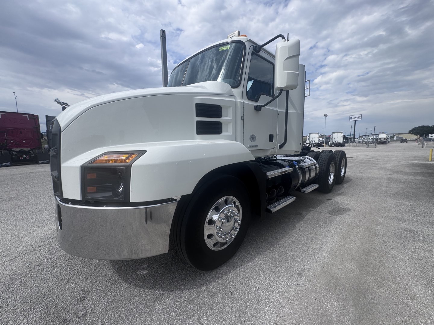 2021 Mack AN64T