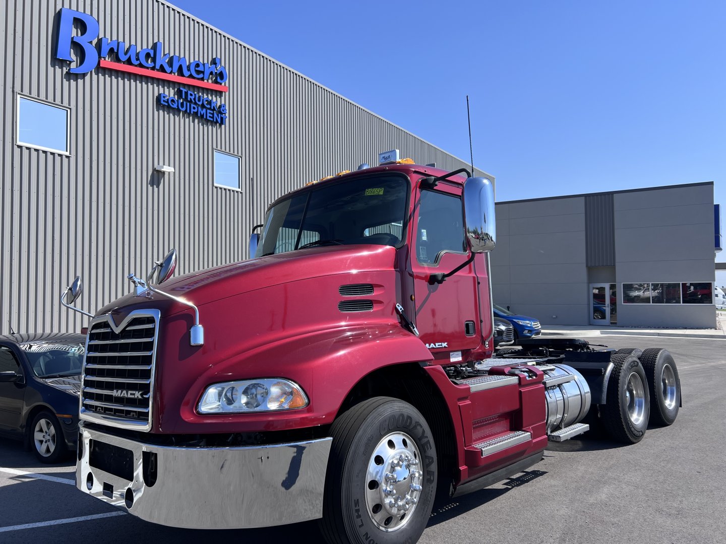 2017 Mack CXU613