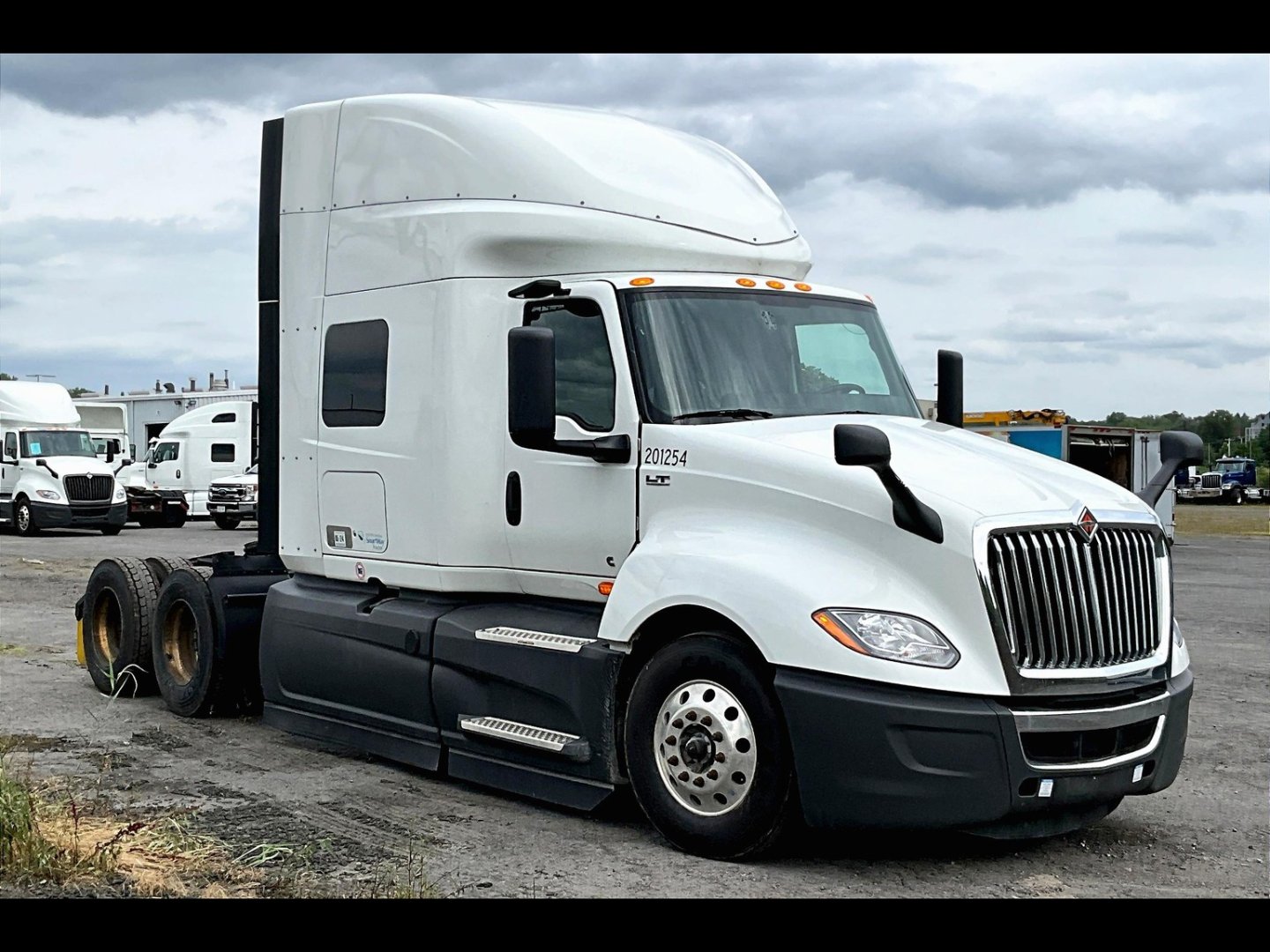 2023 INT LT625 6X4