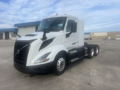 2025 Volvo VNL64T300