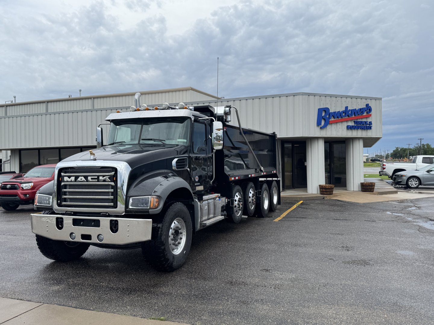 2025 Mack GR104F