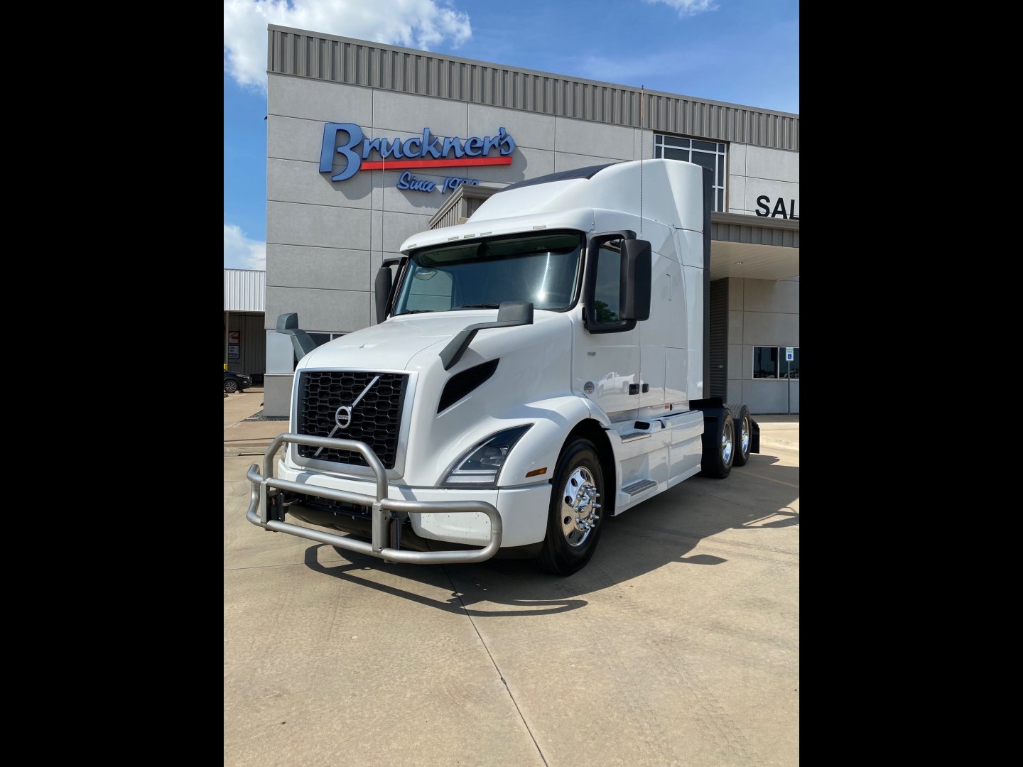 2021 Volvo VNR640