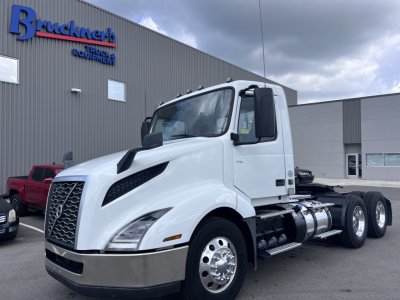 2019 Volvo VNL64T300