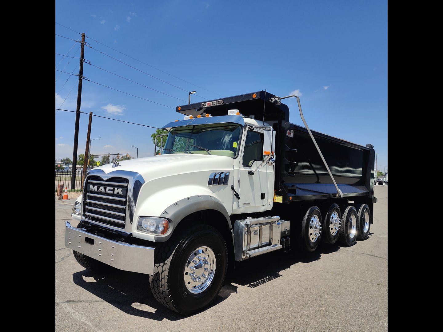 2023 Mack GR104FR