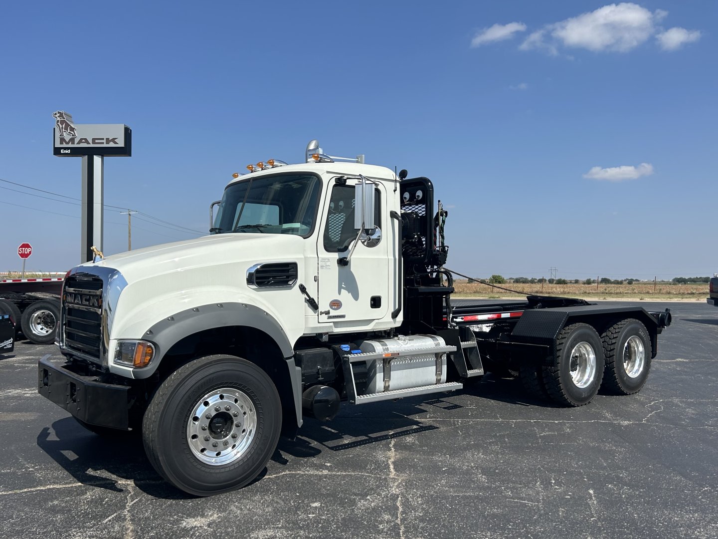 2025 Mack GR64FT