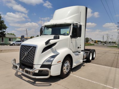 2019 Volvo VNL64T300