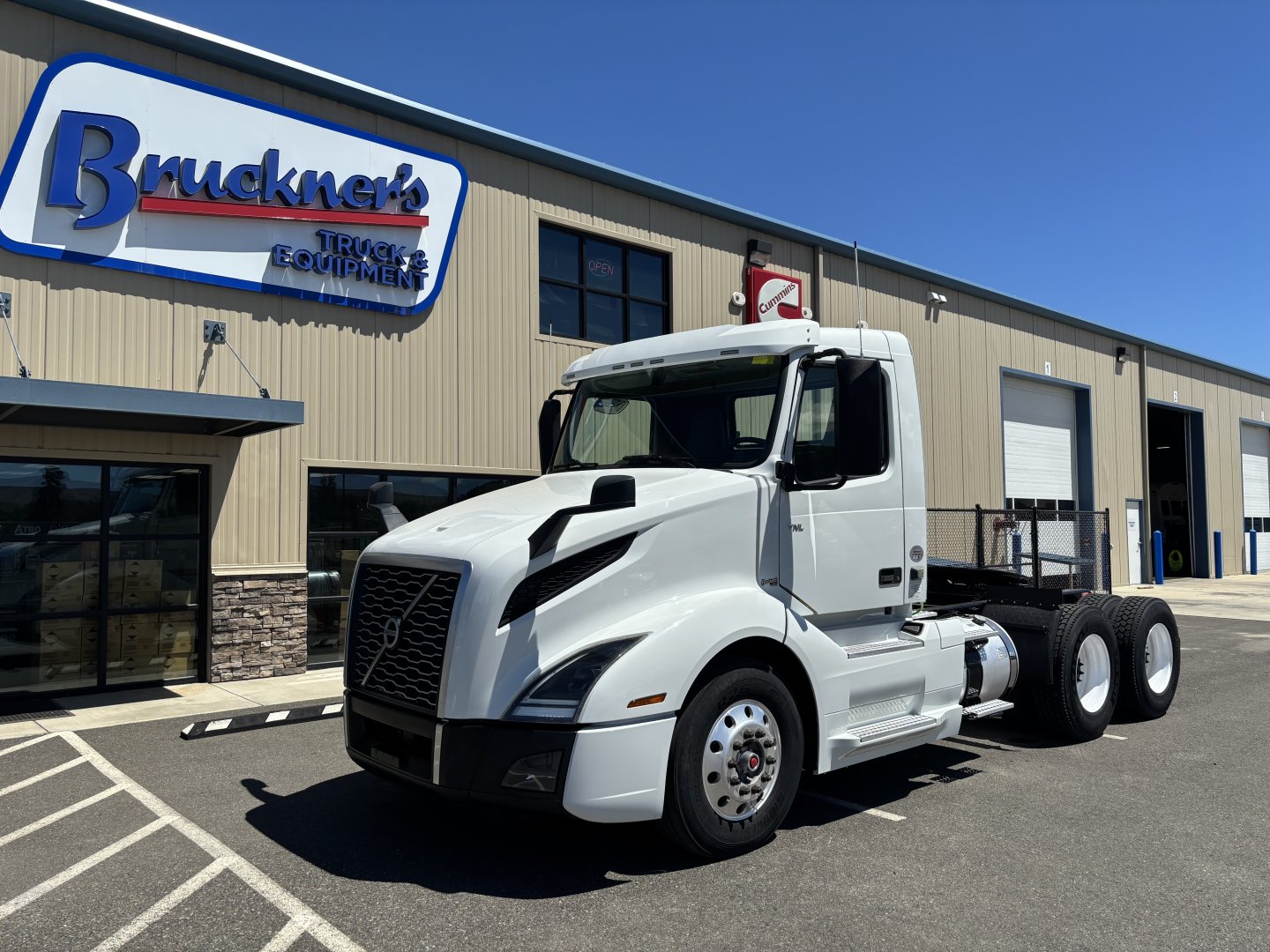 2019 Volvo VNL64T300