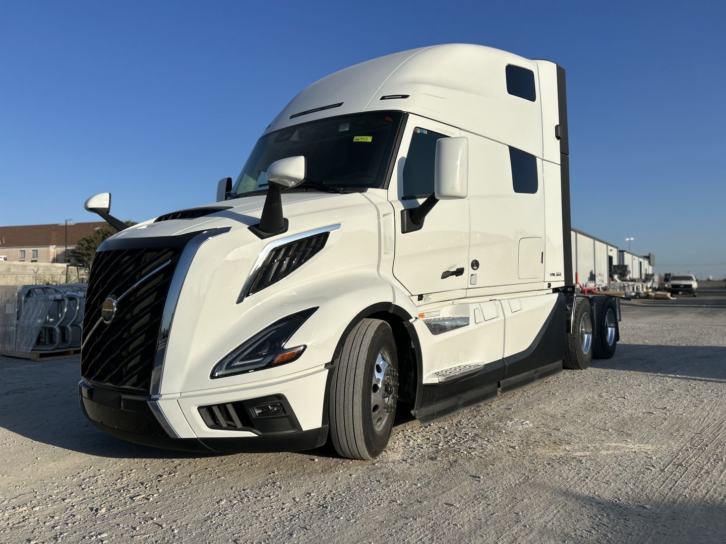 2025 Volvo VNL64T860
