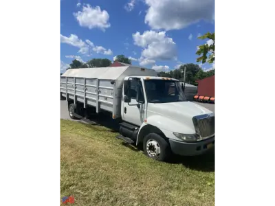 2004 International 4200LP