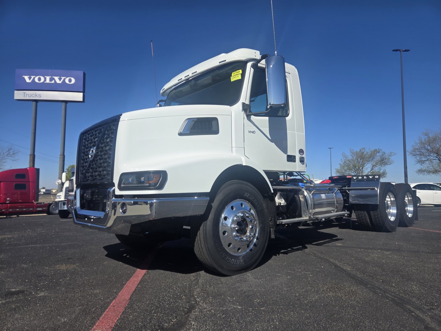 2025 Volvo VHD64BT300