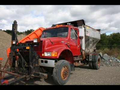 1995 International 4800 Sander with Plow and Wing