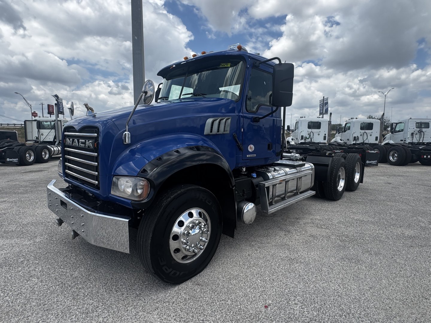 2024 Mack GR64FT