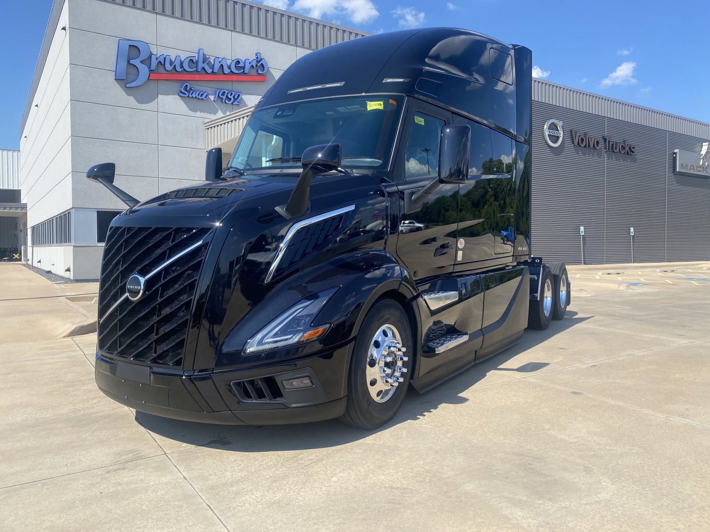 2026 Volvo VNL64T860