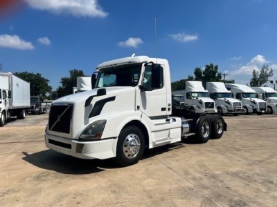 2017 Volvo VNL64T300