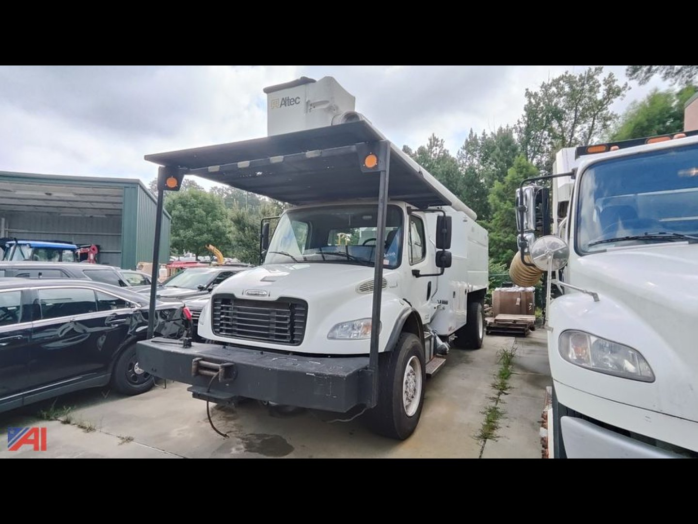 2013 Freightliner M2106