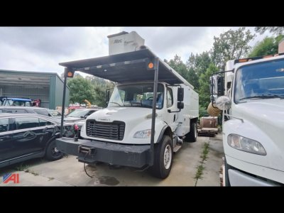 2013 Freightliner M2106