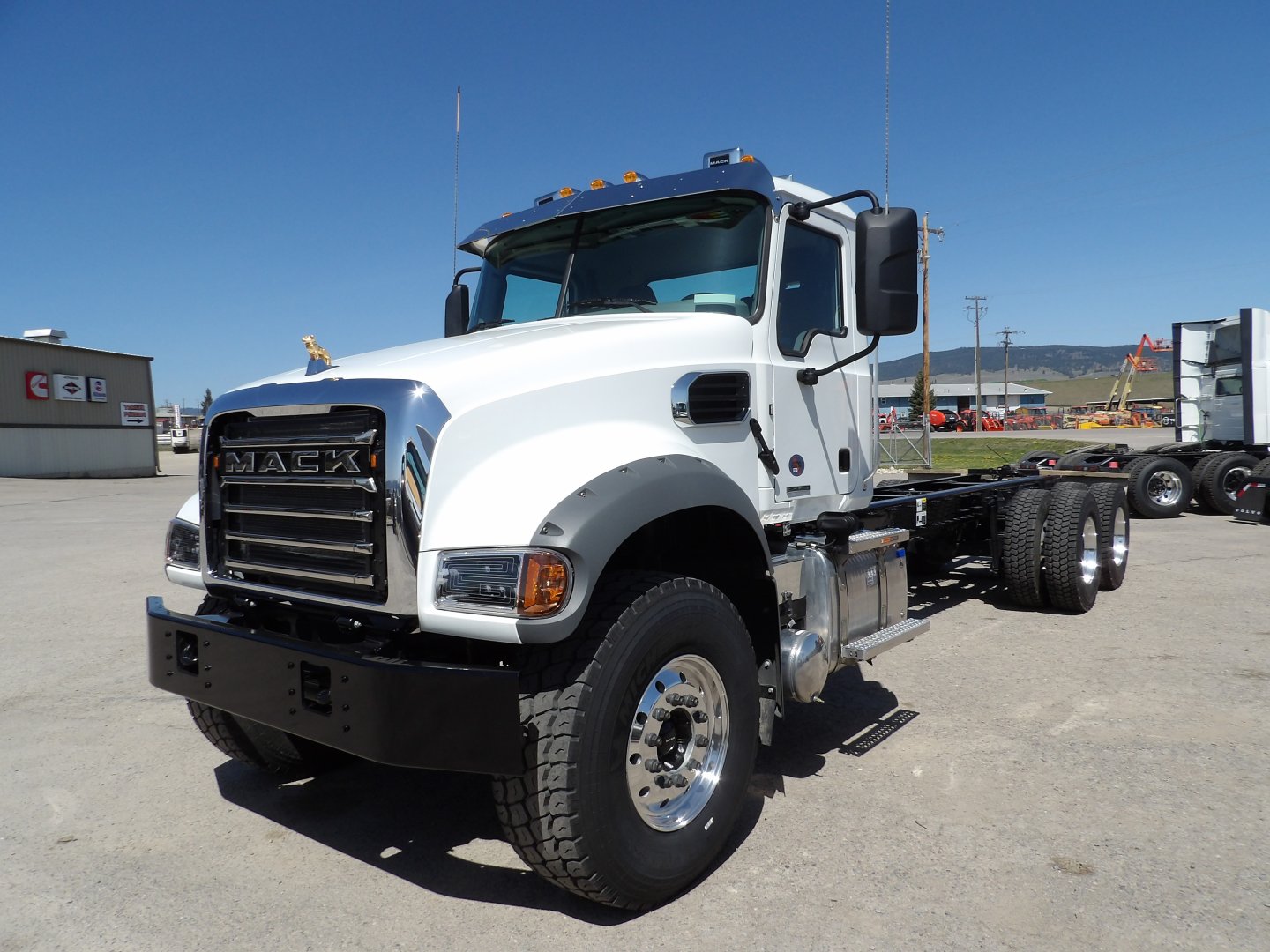 2025 Mack GR64F