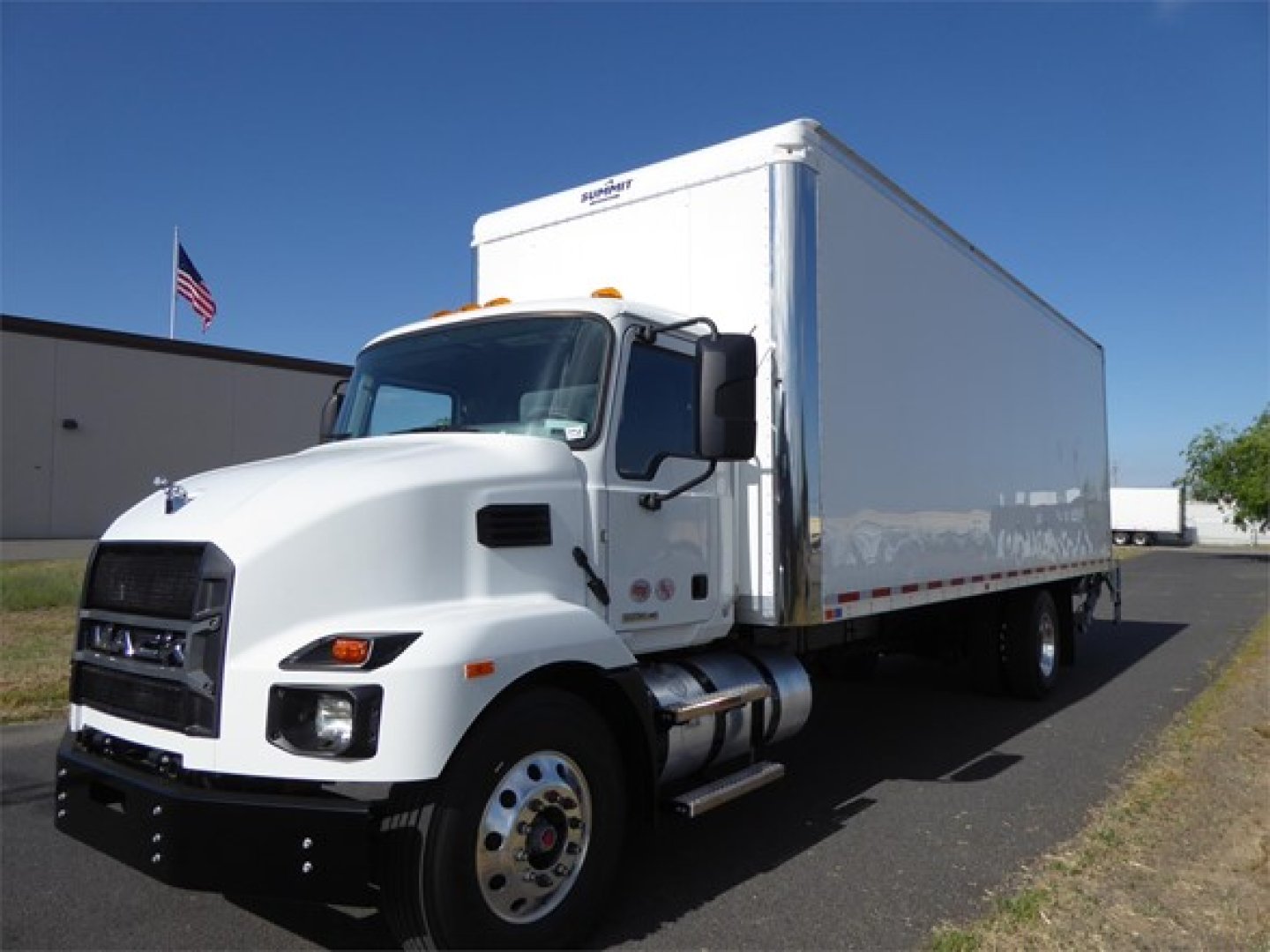 2025 Mack MD64