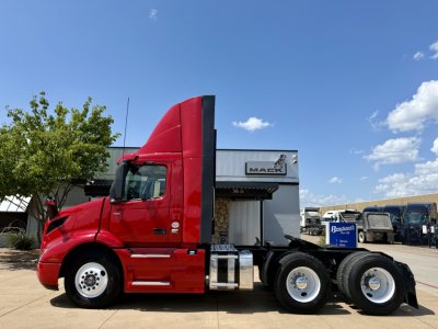 2021 Volvo VNR64T300