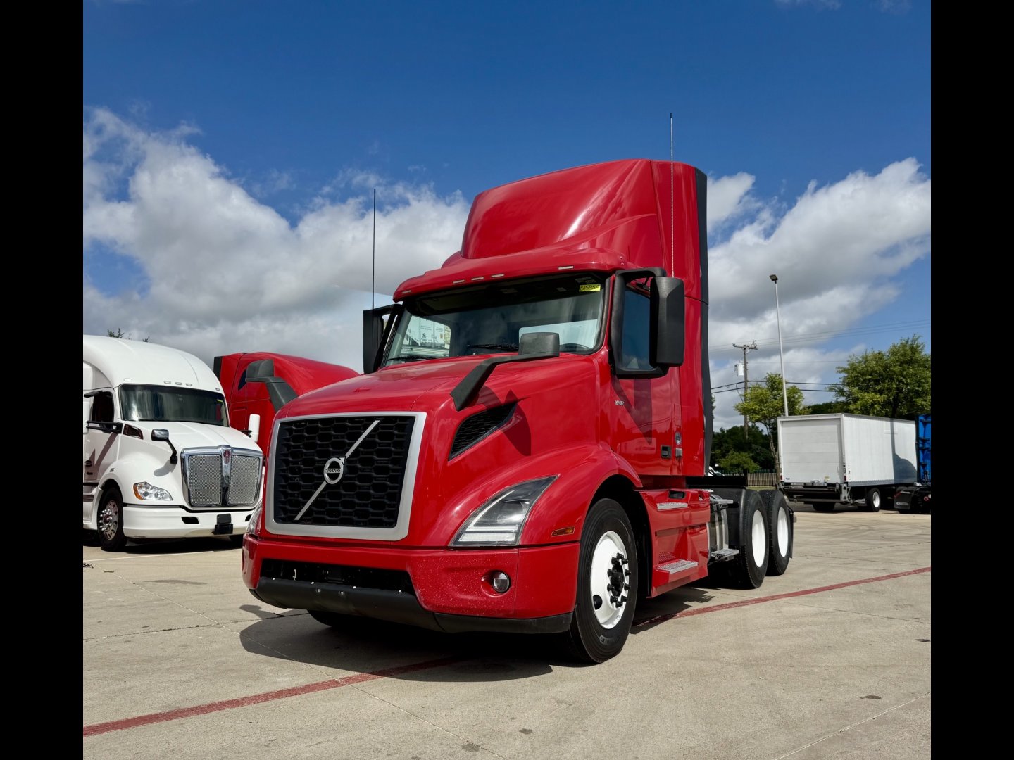 2021 Volvo VNR64T300