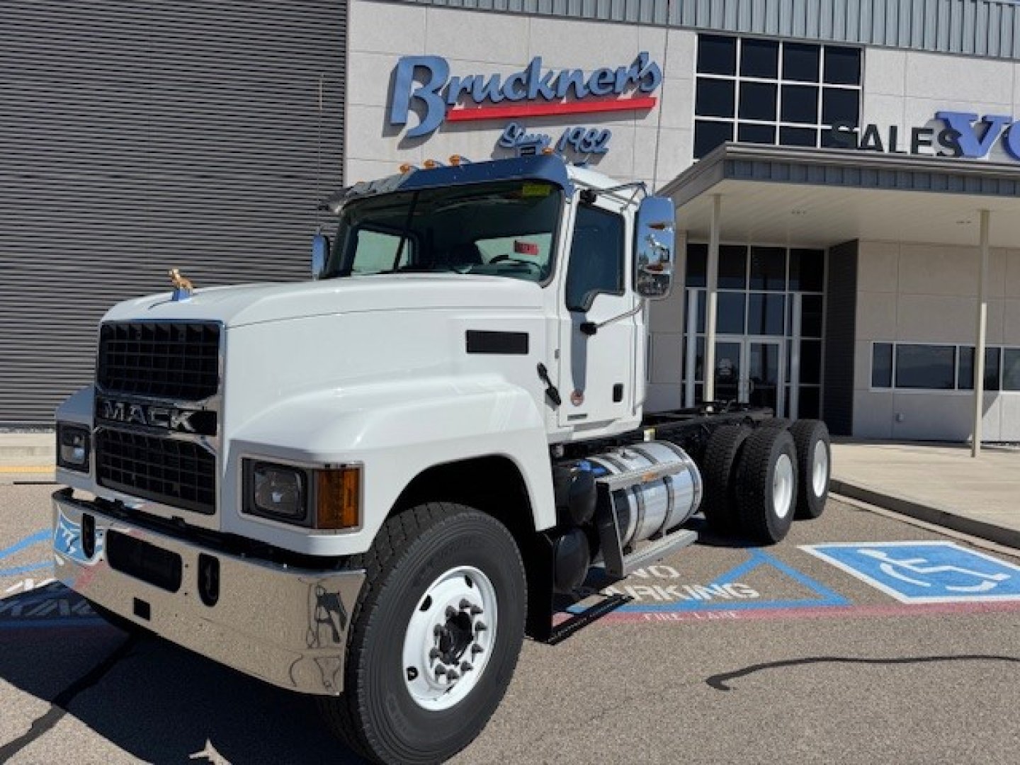 2026 Mack PI64