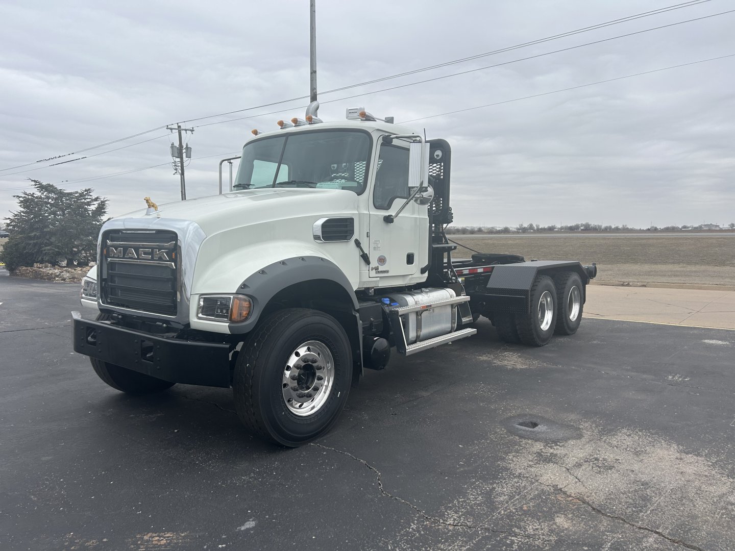 2025 Mack GR64FT