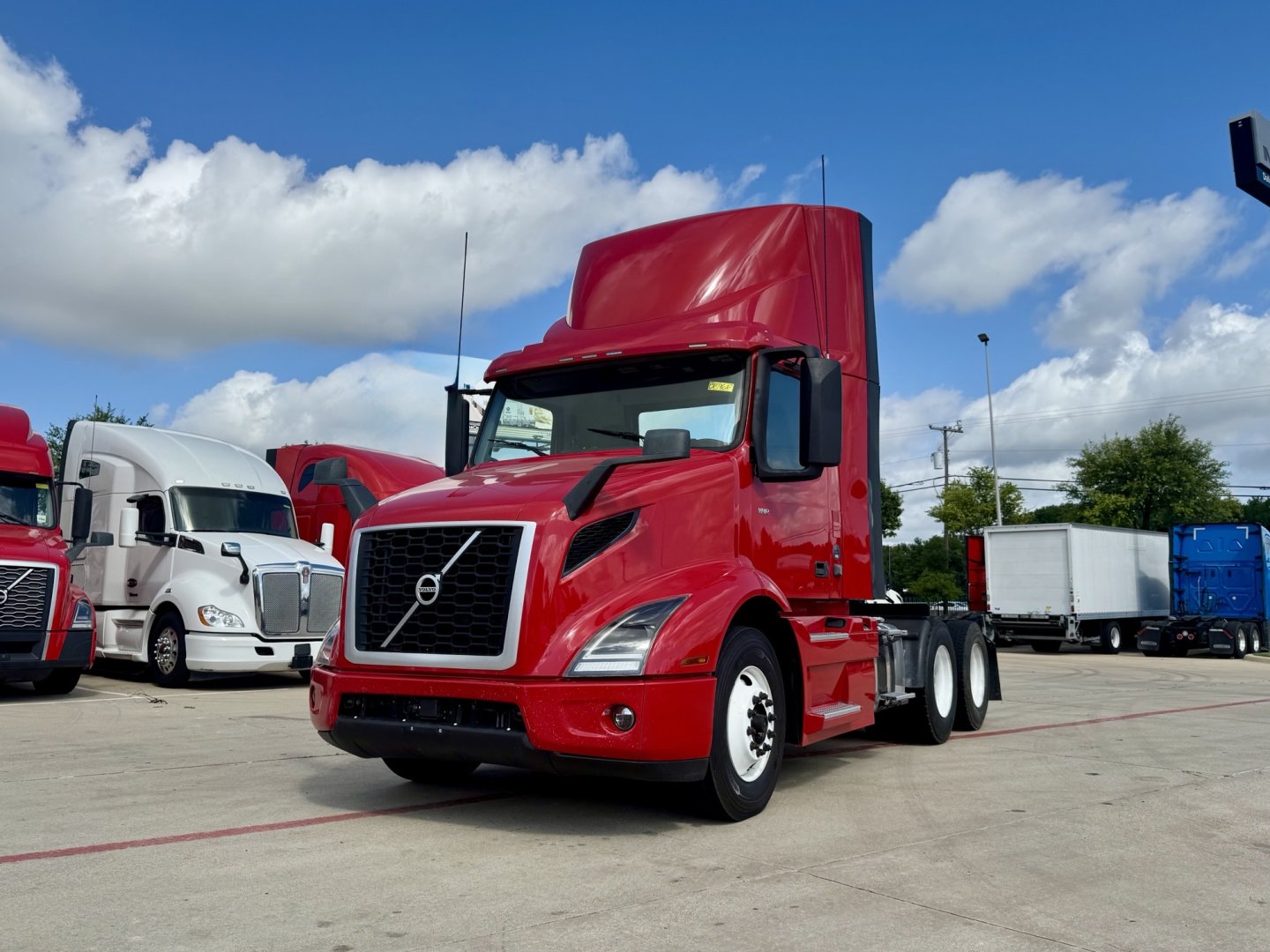 2021 Volvo VNR64T300
