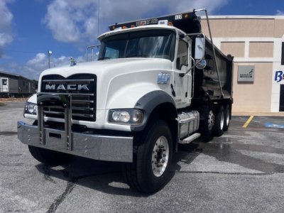 2017 Mack GU713