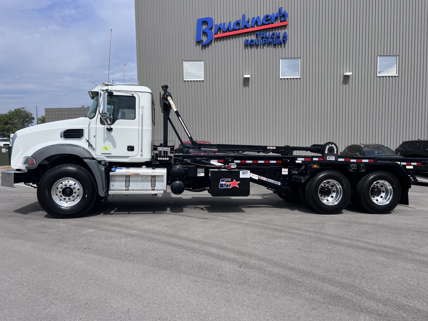 2026 Mack GR64B